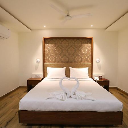 היידראבד Hotel Shubham Palace מראה חיצוני תמונה