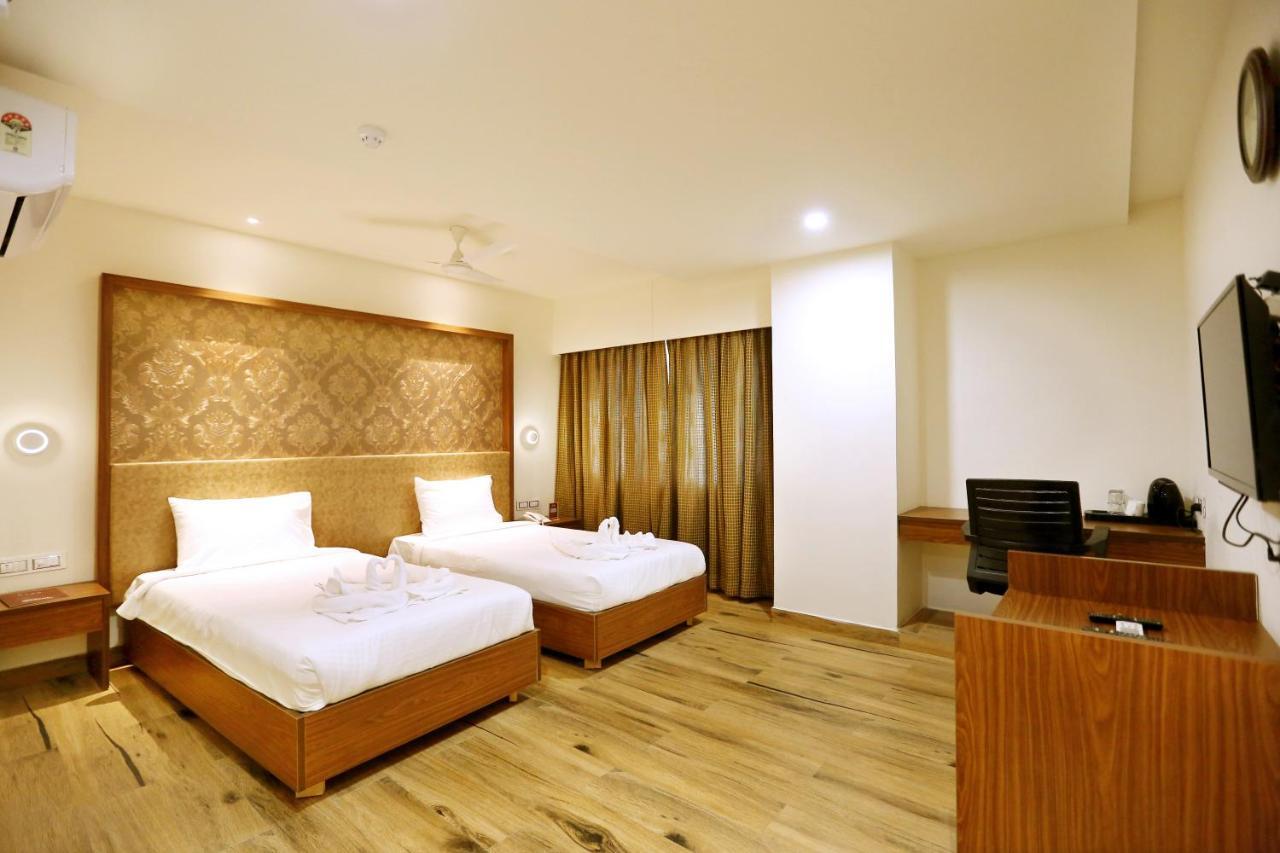 היידראבד Hotel Shubham Palace מראה חיצוני תמונה